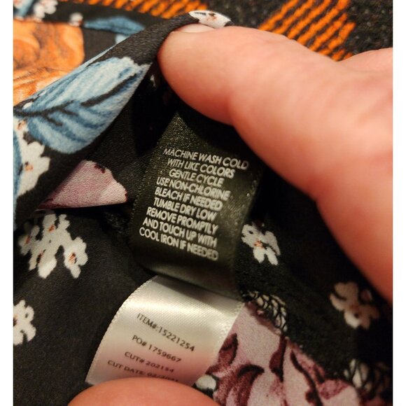 Torrid Women's Floral A -Line Halter Top With Colorblock Detail Size 2 - Picture 12 of 12